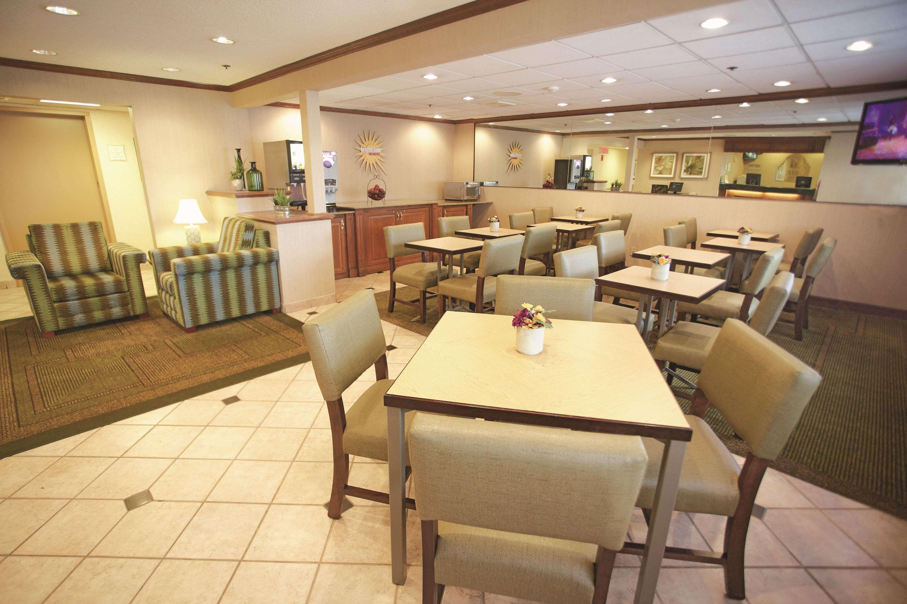 La Quinta Inn By Wyndham Milwaukee Airport / Oak Creek Exterior foto