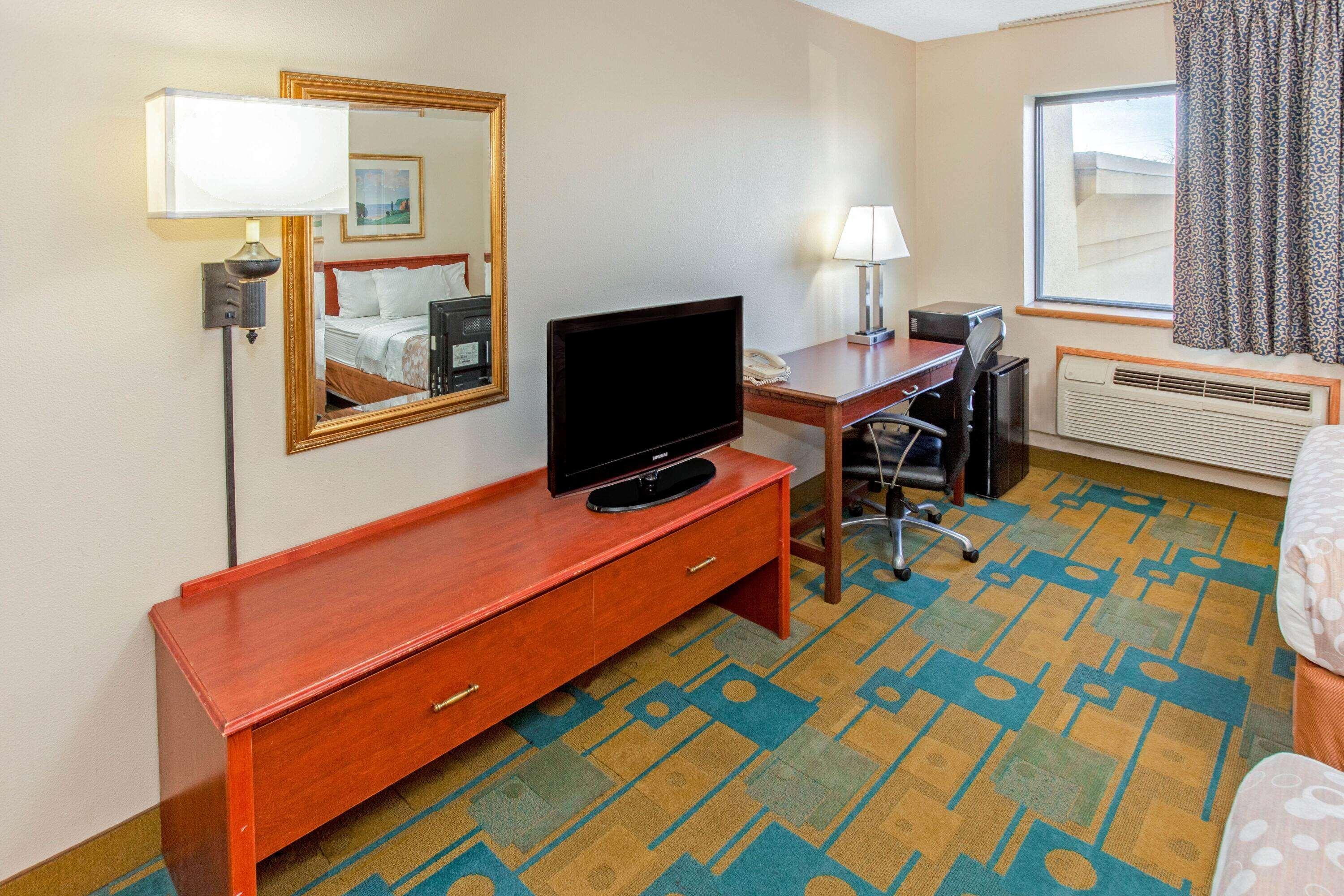 La Quinta Inn By Wyndham Milwaukee Airport / Oak Creek Exterior foto